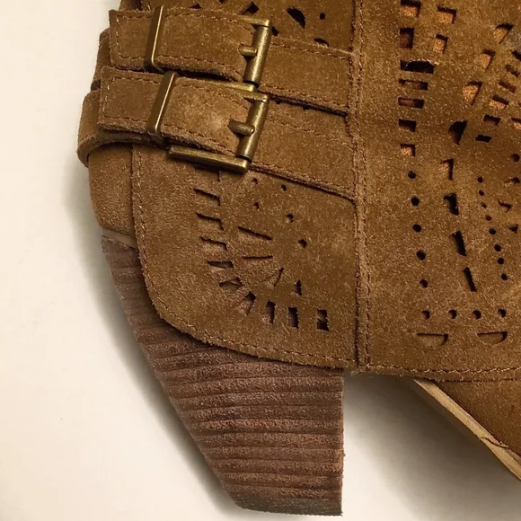 New NAUGHTY MONKEY LYRICS TAN LASER CUT PERFORATED ANKLE BOOTS 8 - Picture 6 of 9